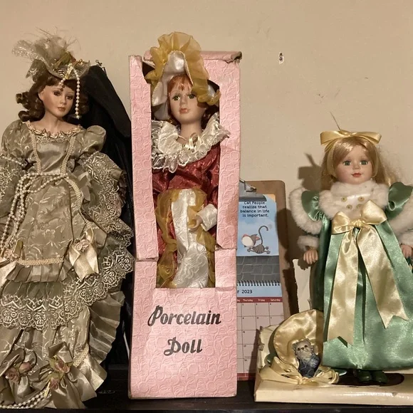 Vintage dolls porcelain 1800s